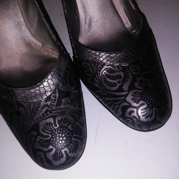 Carlos Pumps - Picture 4 of 8